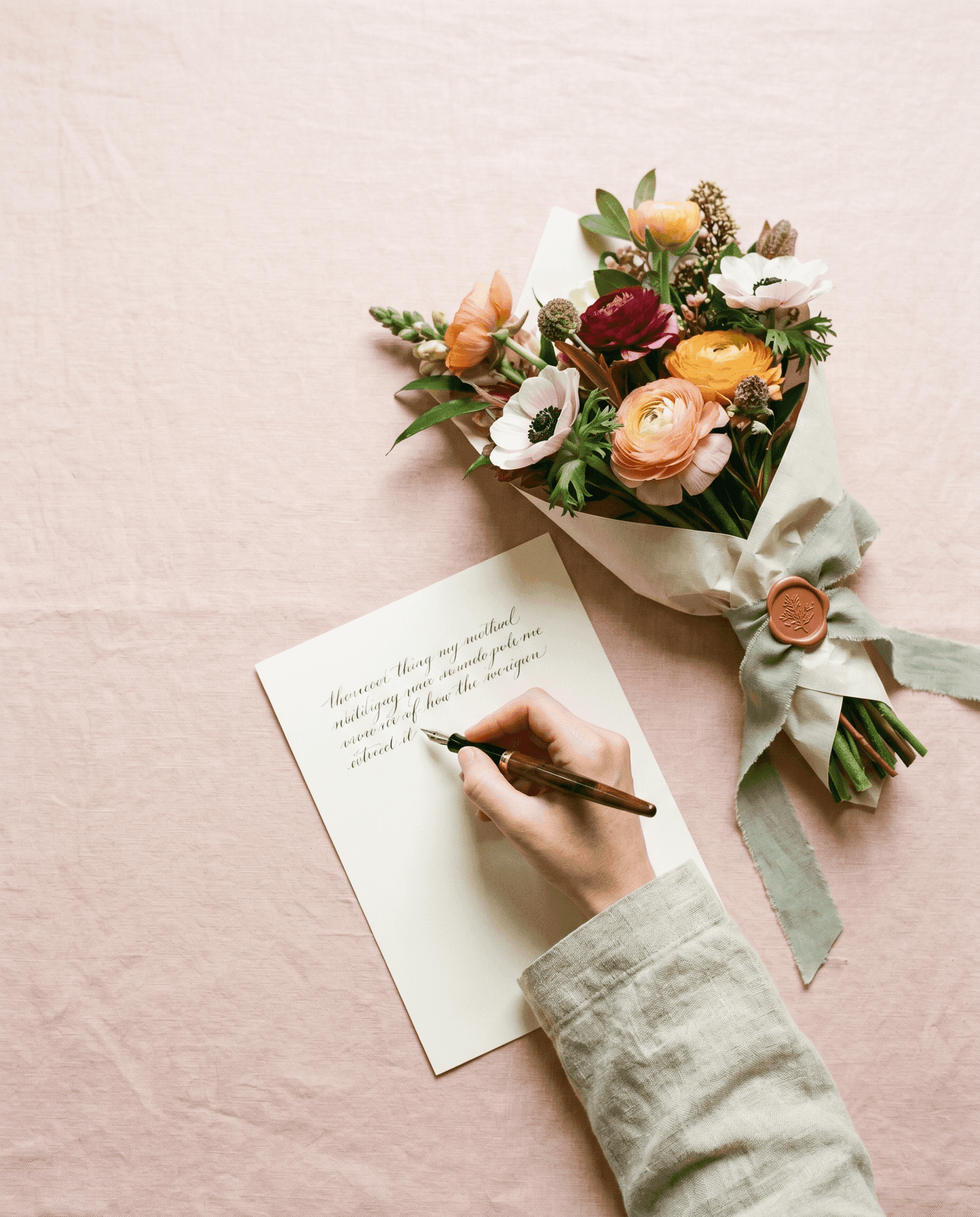 Écrire la lettre qui accompagne un bouquet.